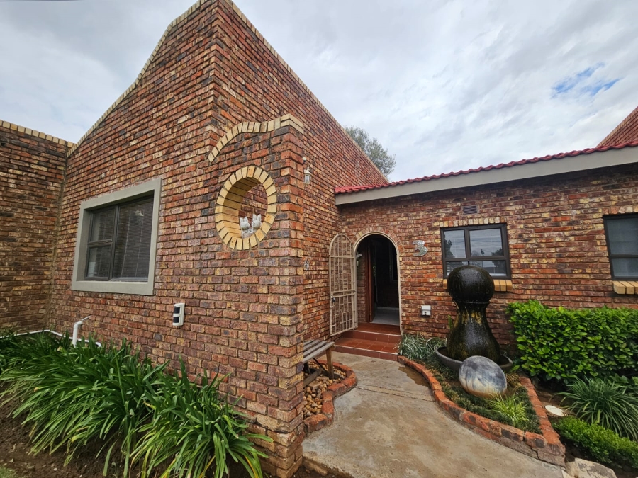 4 Bedroom Property for Sale in Riebeeckstad Free State